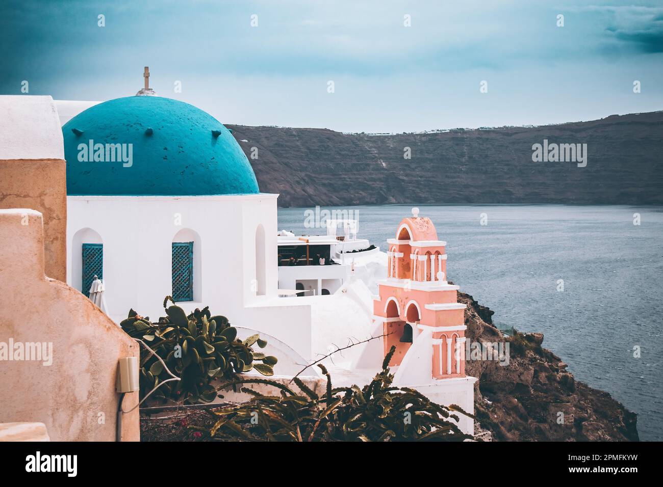Tipica chiesa di Santorini, Oia, Santorini Foto Stock Tipica chiesa di Santorini, Oia, Santorini Foto Stock