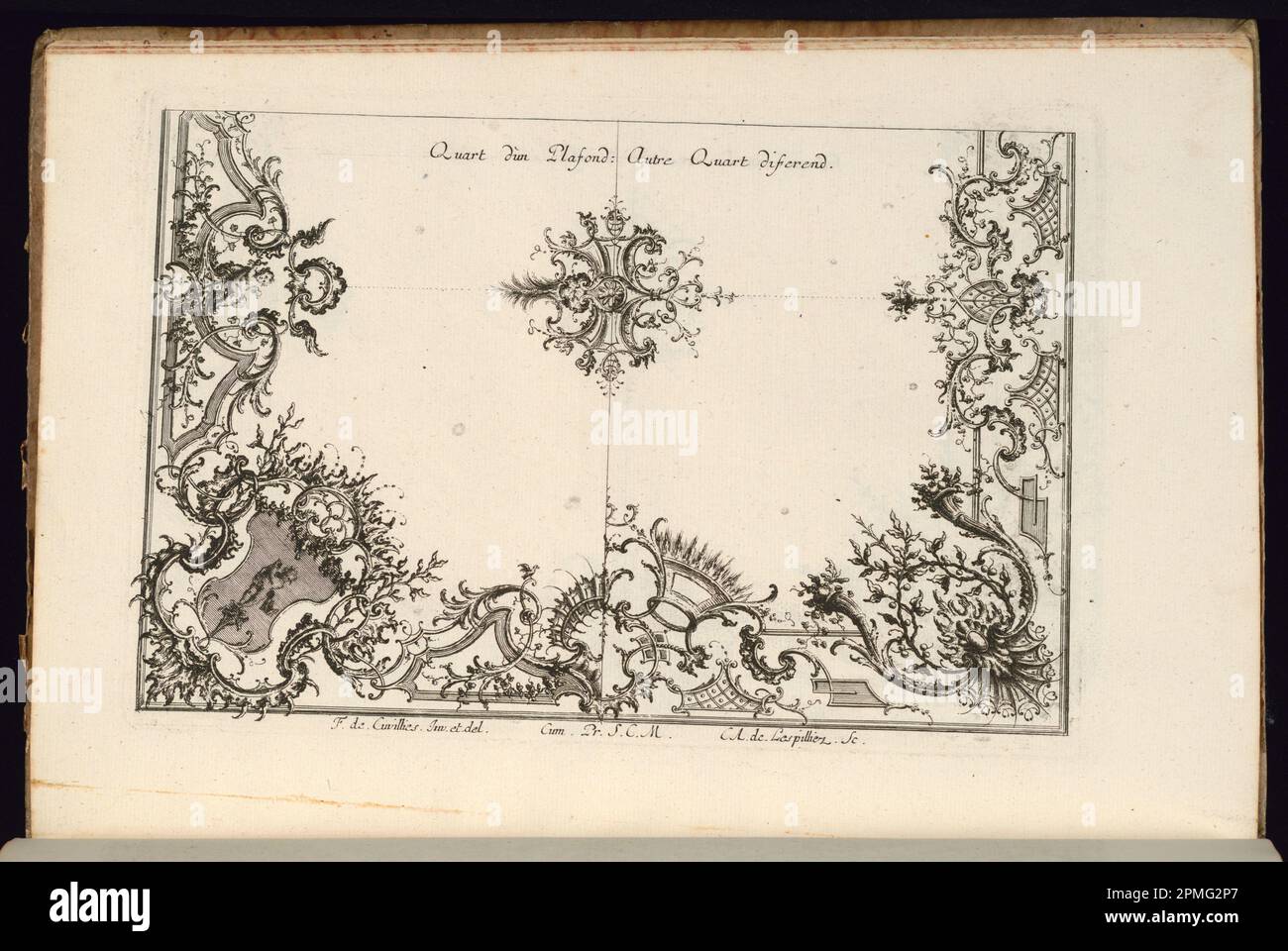 Bound Print, due quarti di soffitto, Nouveau Livre de Plafonds (nuovo libro dei soffitti); disegnato da Francesco de Cuvilliés il Vecchio (Belgio, Germania attiva, 1695-1768); inciso da Carl Albert von Lespilliez (tedesco, 1723-1796); Germania; incisione e incisione su carta; 18,2 x 26,5 cm (7 3/16 x 10 7/16 pollici) Foto Stock