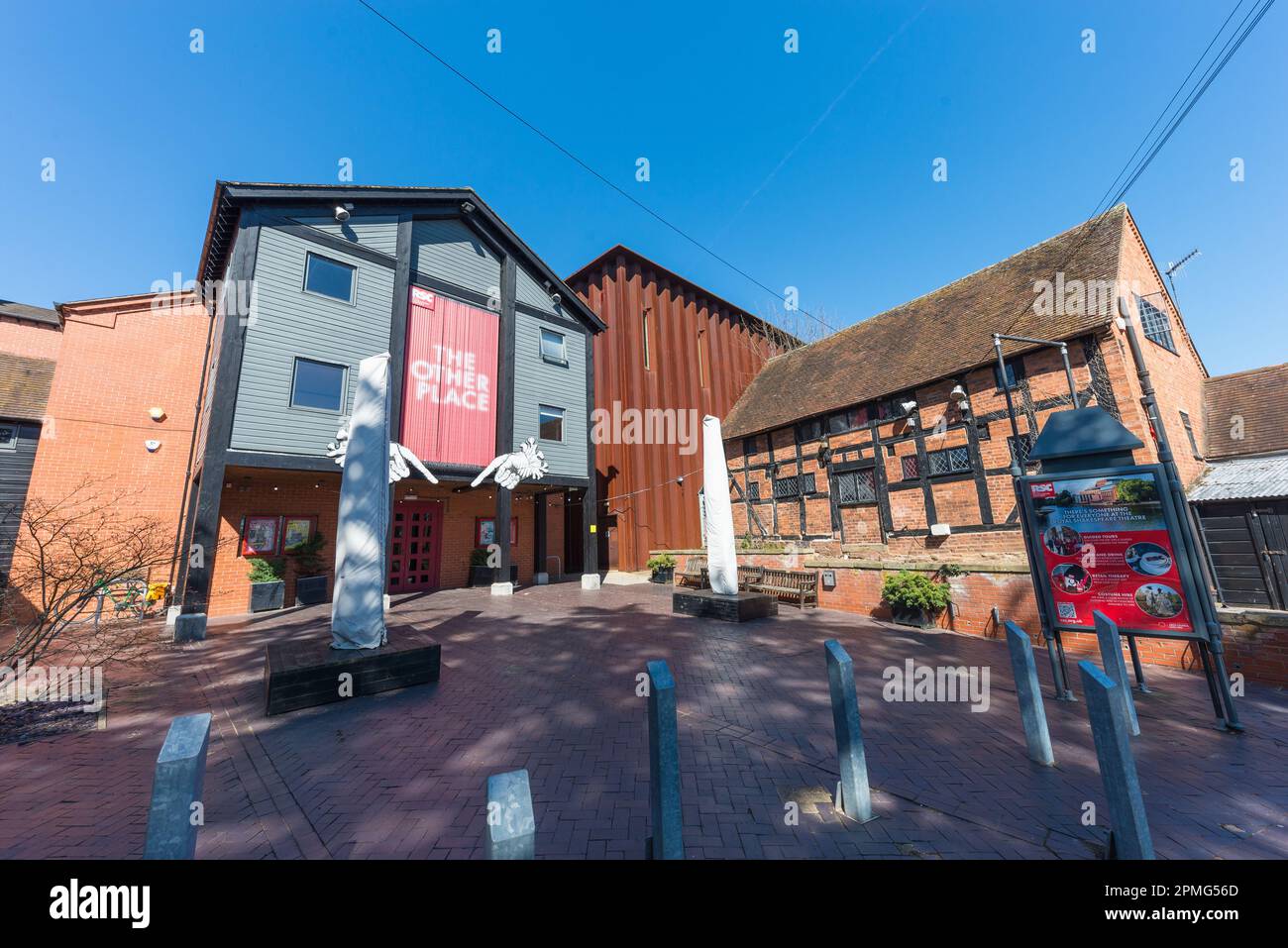 L'altro posto sul Southern Lane a Stratford-upon-Avon fa parte della Royal Shakespeare Company e mostra nuove opere teatrali nel suo piccolo teatro Foto Stock