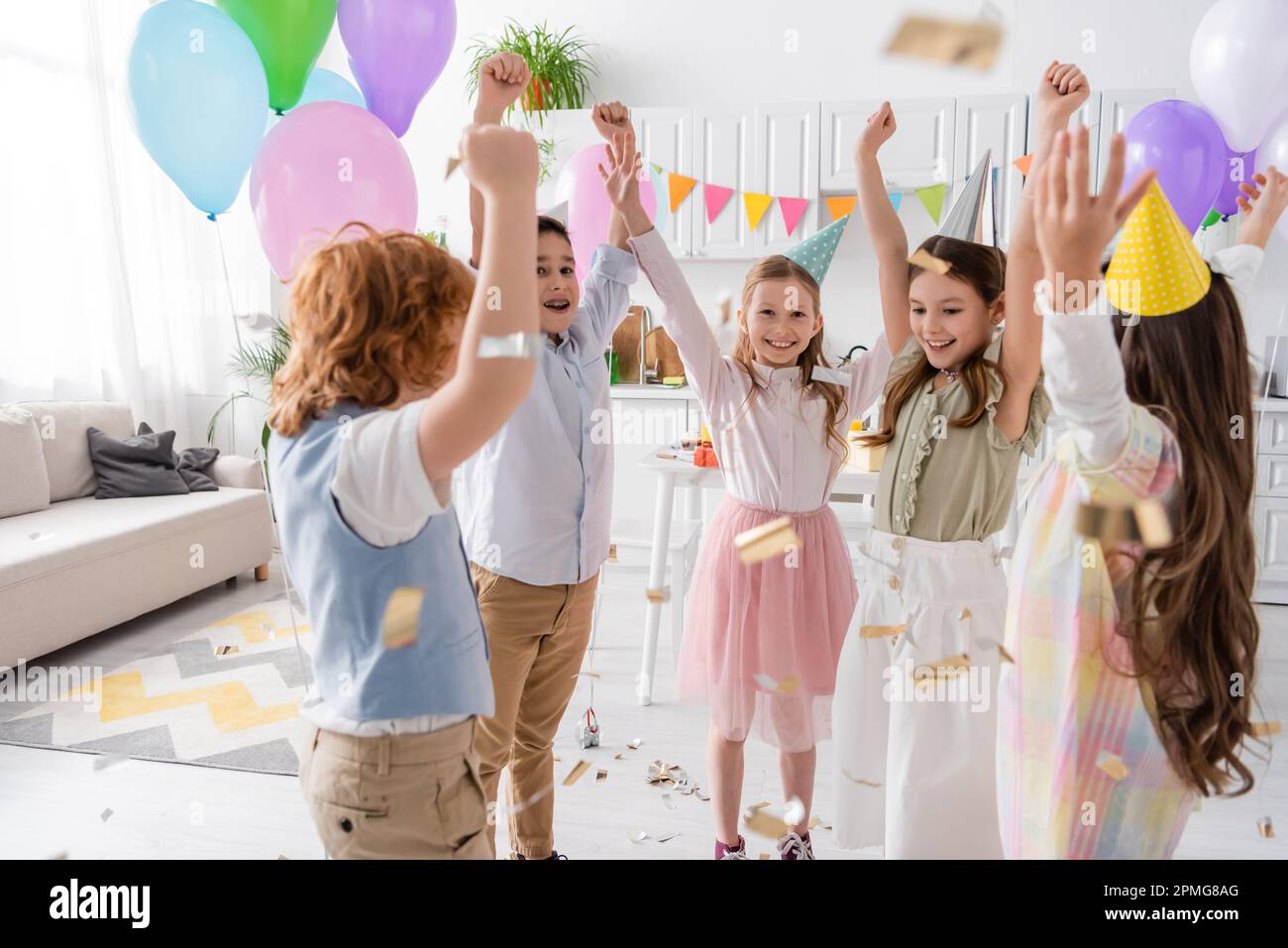 Balloons falling celebration immagini e fotografie stock ad alta  risoluzione - Alamy