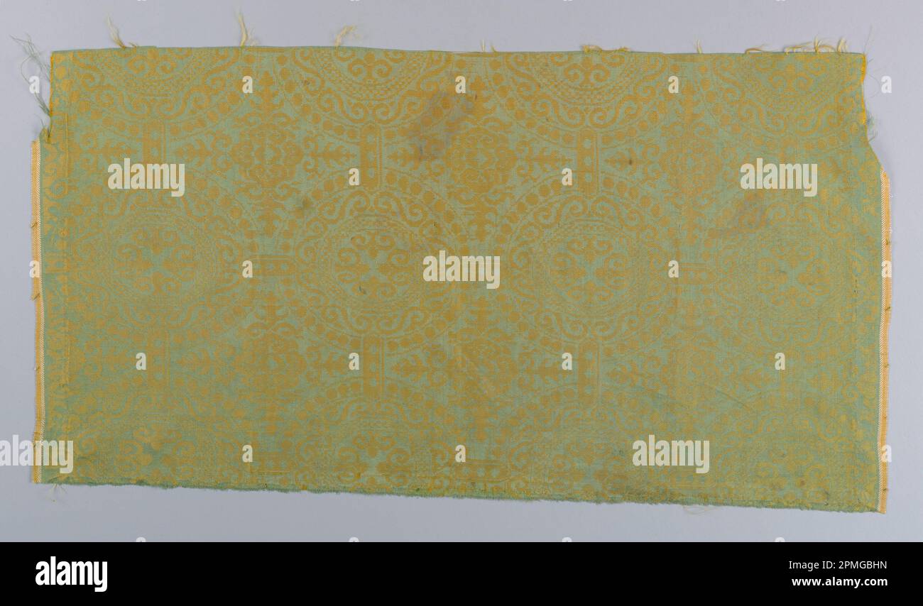 Frammento (Francia); seta; ordito x trama: 32,8 x 64,5 cm (12 15/16 x 25 3/8 pollici) Foto Stock