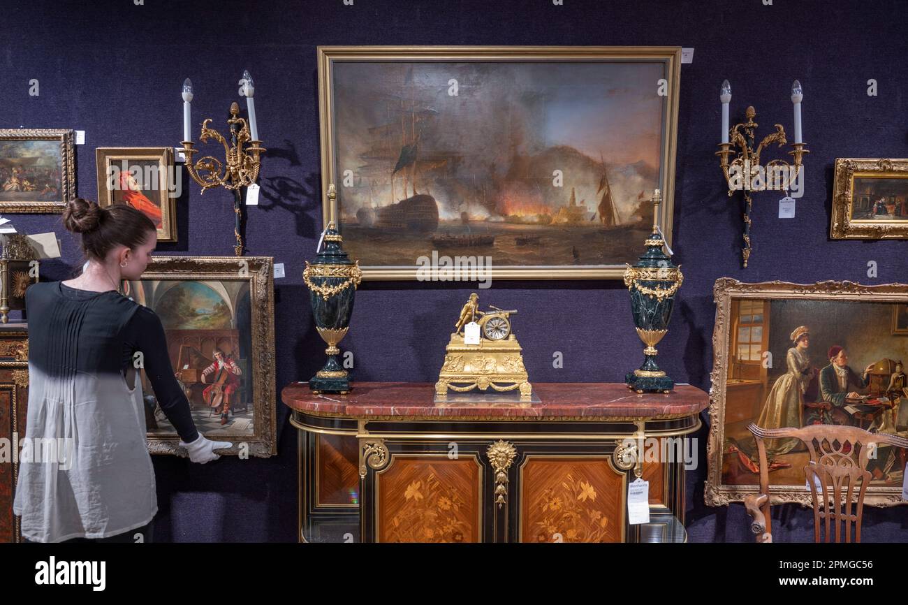 Bonhams, Knightsbridge, Londra, Regno Unito. 13th Apr, 2023. La vendita di Casa & interni si svolge a Bonhams Knightsbridge il 18 aprile, il quadro centrale è attribuito al tenente Robert Strickland Thomas (britannico, 1787-1853), Battaglia di Algeri, 17th agosto 1816, stima: £600 - 800 sterline. Credit: Malcolm Park/Alamy Live News Foto Stock