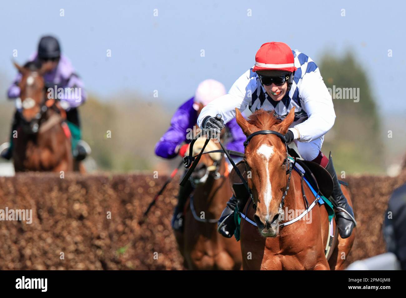 Banbridge guidato da James Joseph Slevin vince il Manifesto Novices Chase del Cavallo Lotto durante il Randox Grand National Festival 2023 Opening Day all'Aintree Racecourse di Liverpool, Regno Unito, 13th aprile 2023 (Photo by Conor Molloy/News Images) a Liverpool, Regno Unito il 4/13/2023. (Foto di Conor Molloy/News Images/Sipa USA) Foto Stock