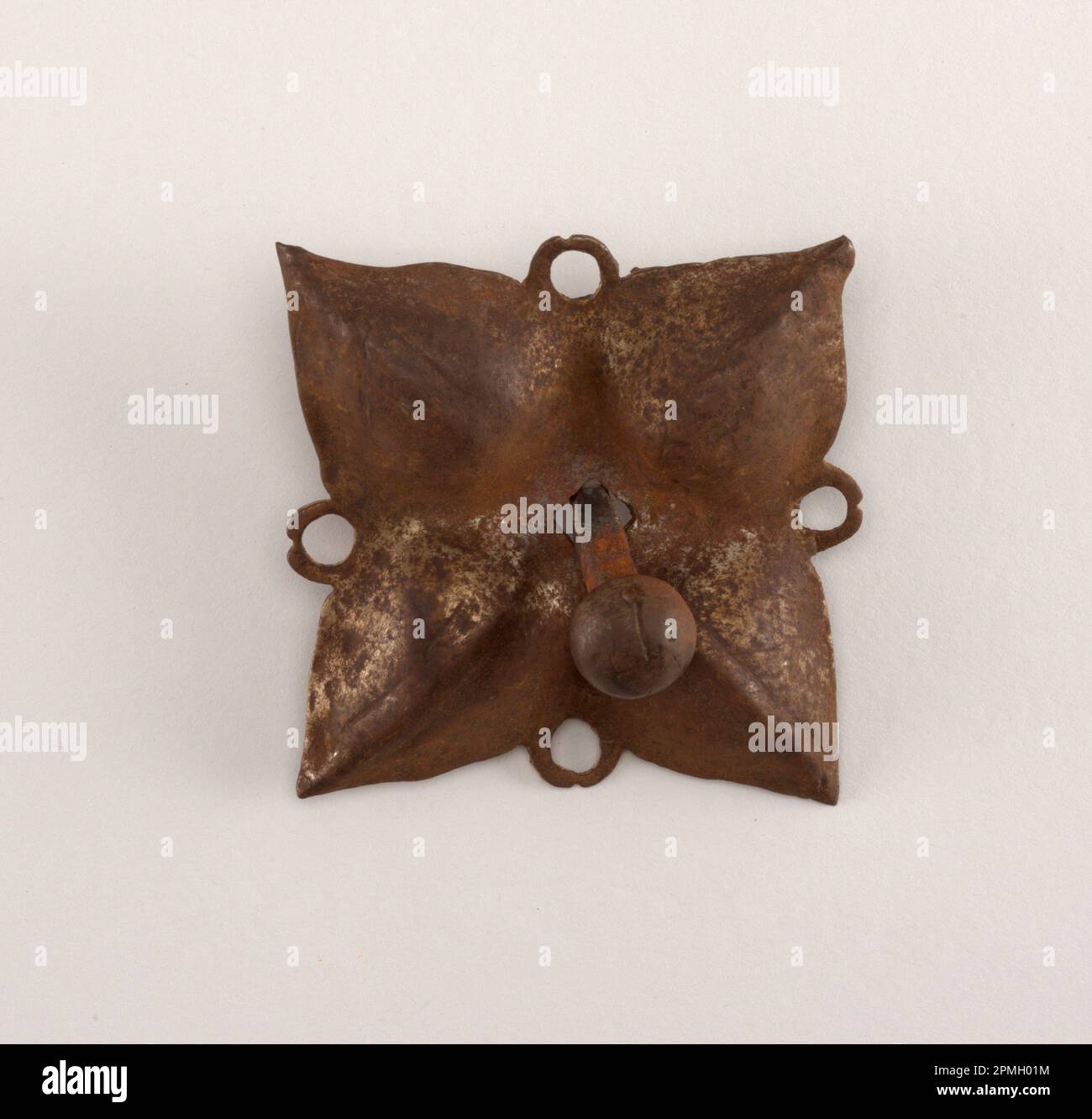 Risalto e chiodo decorativi per porte; ferro battuto Foto Stock