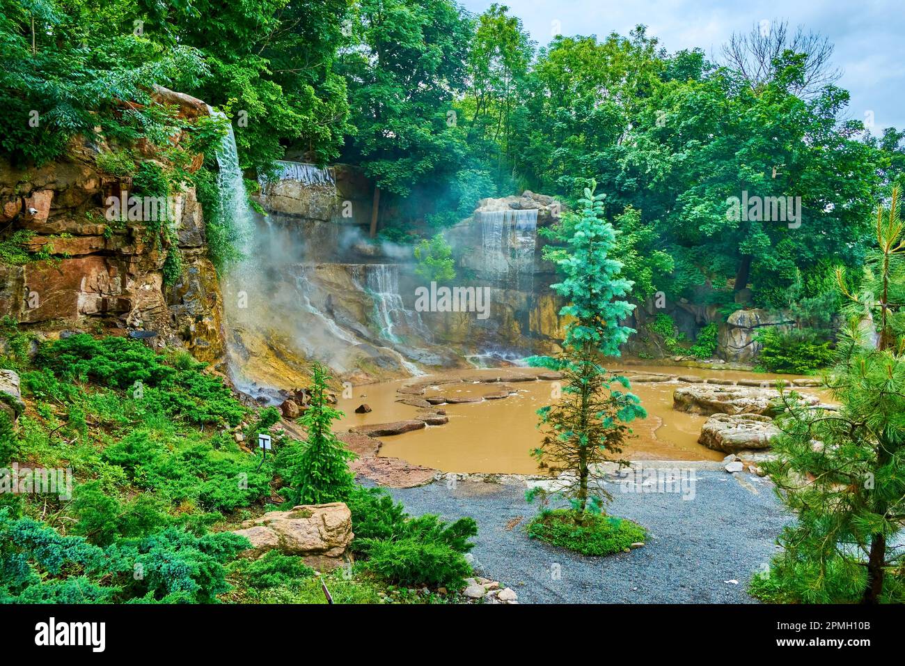 Cascata Poseidon Trident nella piccola zona alpina della Svizzera del Parco Sofiyivsky, Uman, Ucraina Foto Stock