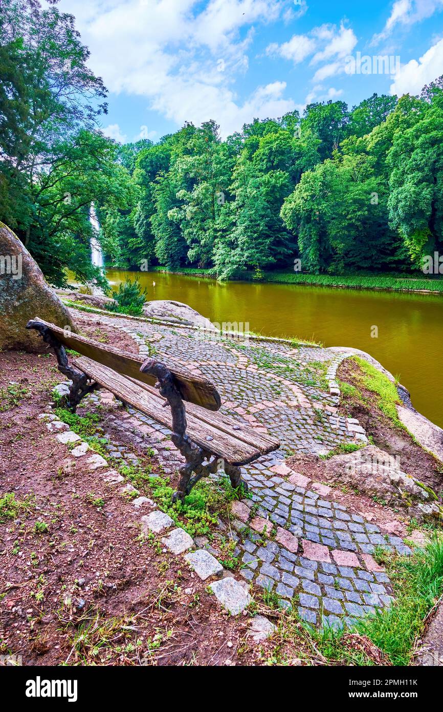 Il posto migliore per riposare sulla riva del lago del Mar Ionio nel Parco Sofiyivsky, Uman, Ucraina Foto Stock