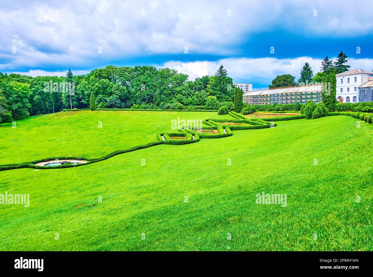 Giardino paesaggistico inglese dell'anfiteatro di Parterre nel complesso del Parco Sofiyivka, Uman, Ucraina Foto Stock