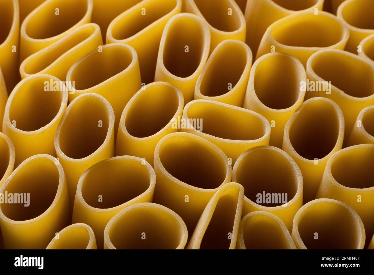 Vista ravvicinata della pasta secca, schema alimentare Foto Stock