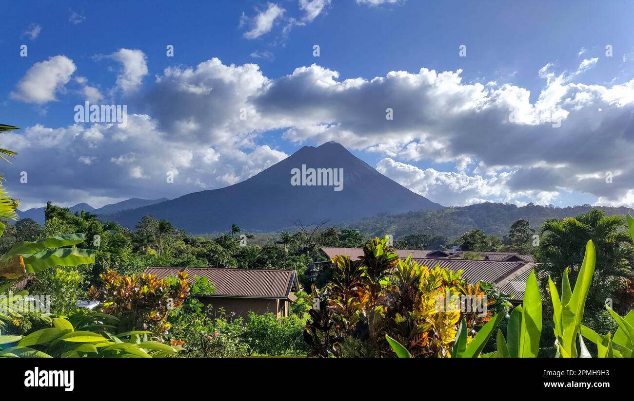 La Fortuna, Costa Rica - vulcano Arenal. Il vulcano attivo è stato eruttato per l'ultima volta dal 1968 al 2010. Foto Stock