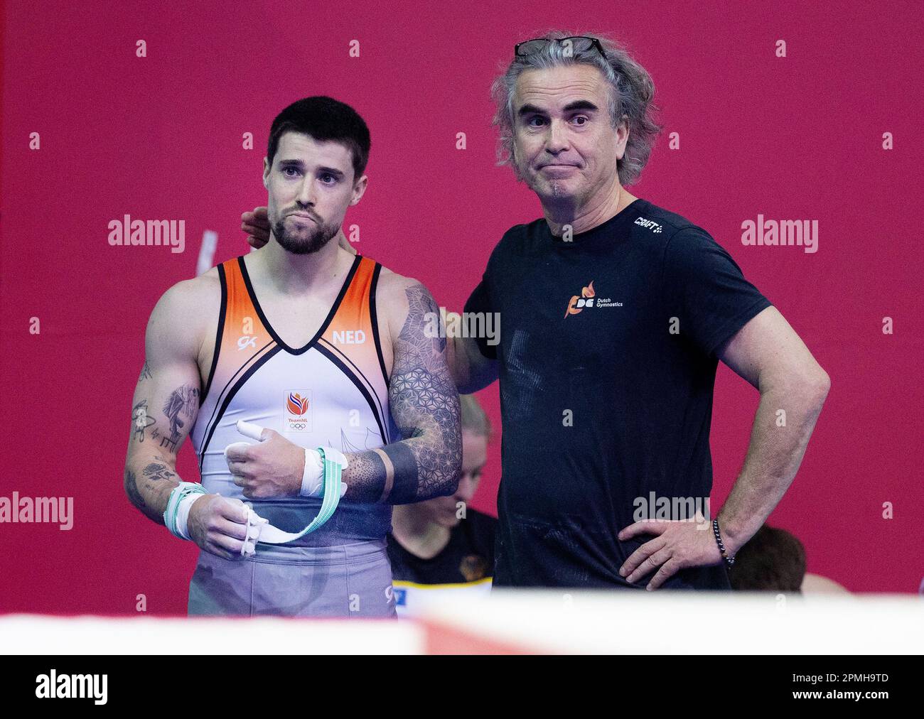 Antalya, Turchia. 13th aprile 2023.Casimir Schmidt e Dirk van Meldert allenatore durante la finale di ginnastica all-around ai Campionati europei in Turchia. ANP IRIS VANDEN BROEK/Alamy Live News Foto Stock