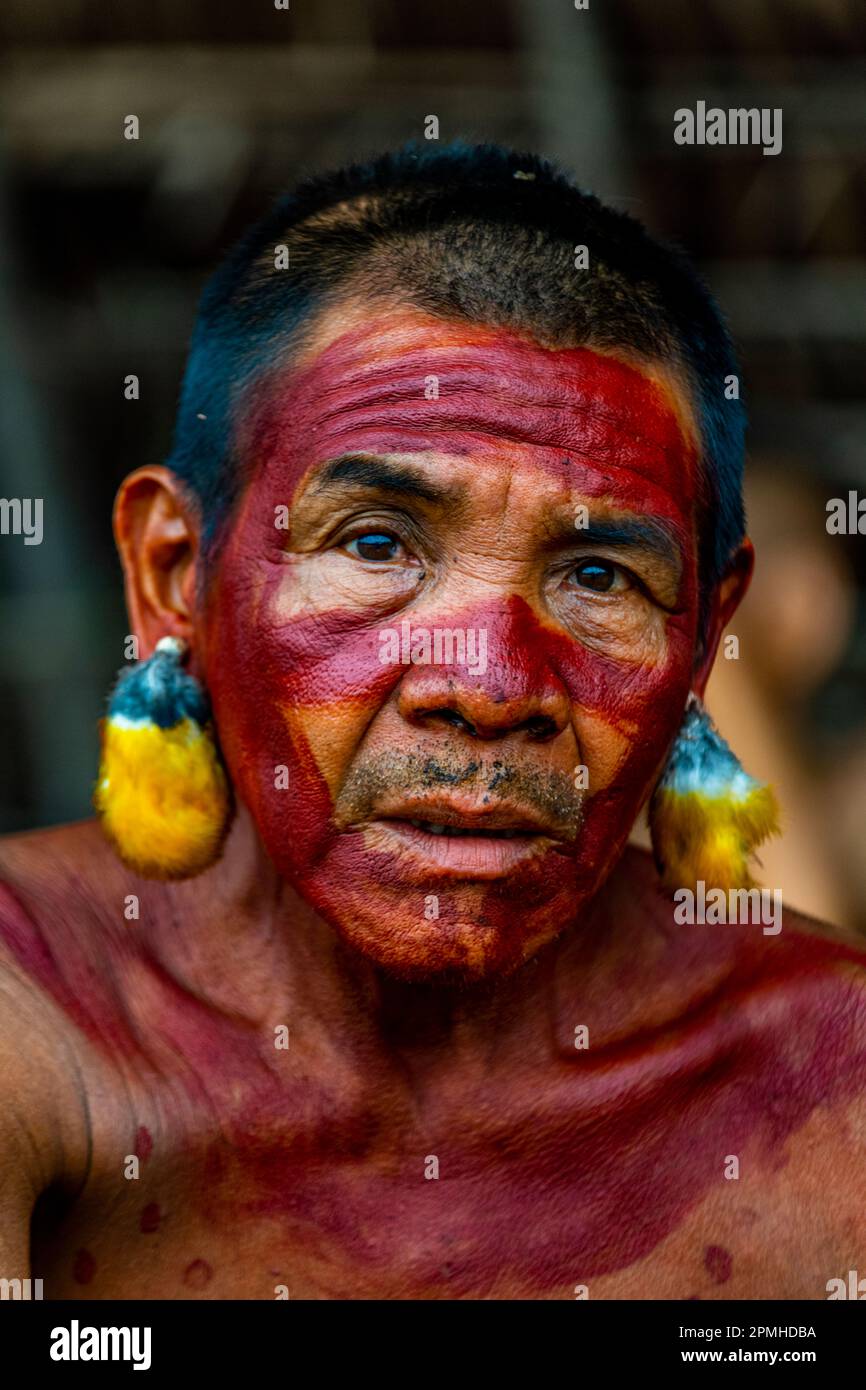 Sciamani della tribù degli Yanomami che praticano metodi di guarigione tradizionali, Venezuela meridionale, Sud America Foto Stock
