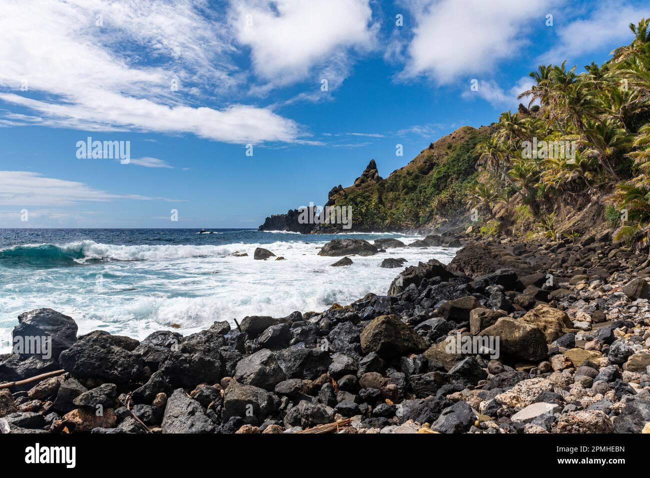 La costa rocciosa dell'isola di Pitcairn, British Overseas Territor, Sud Pacifico, Pacifico Foto Stock