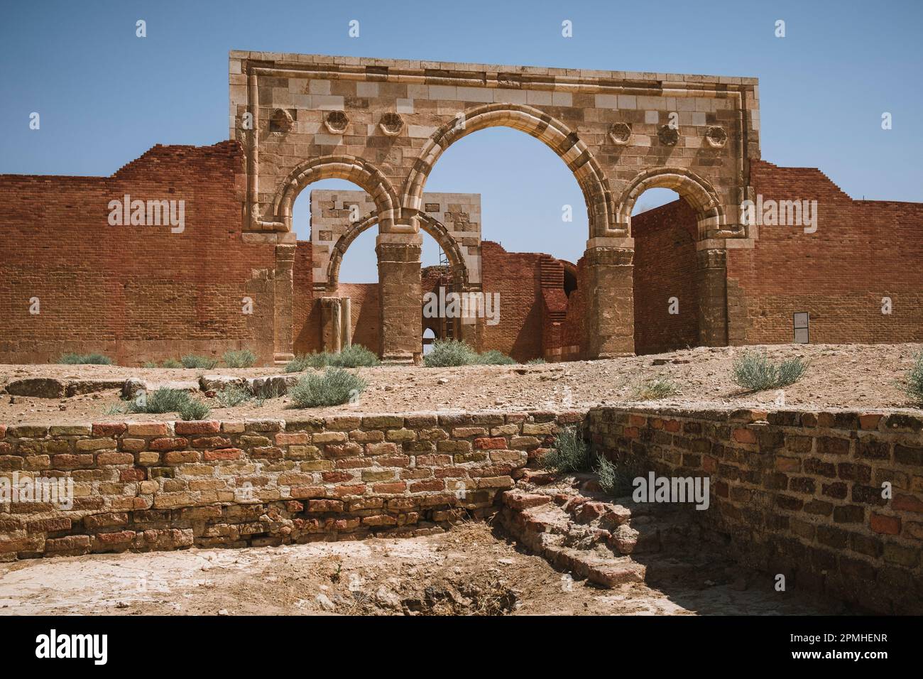 Rovine del castello nel deserto di Qasr al-Mushatta, Giordania, Medio Oriente Foto Stock