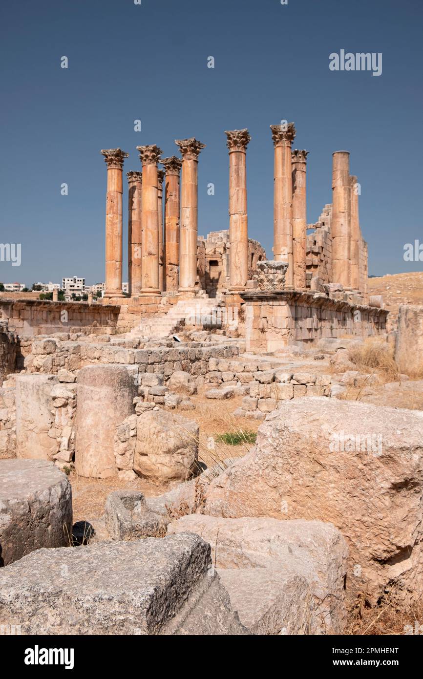 Tempio di Artemis all'interno del sito archeologico di Jerash, Giordania, Medio Oriente Foto Stock