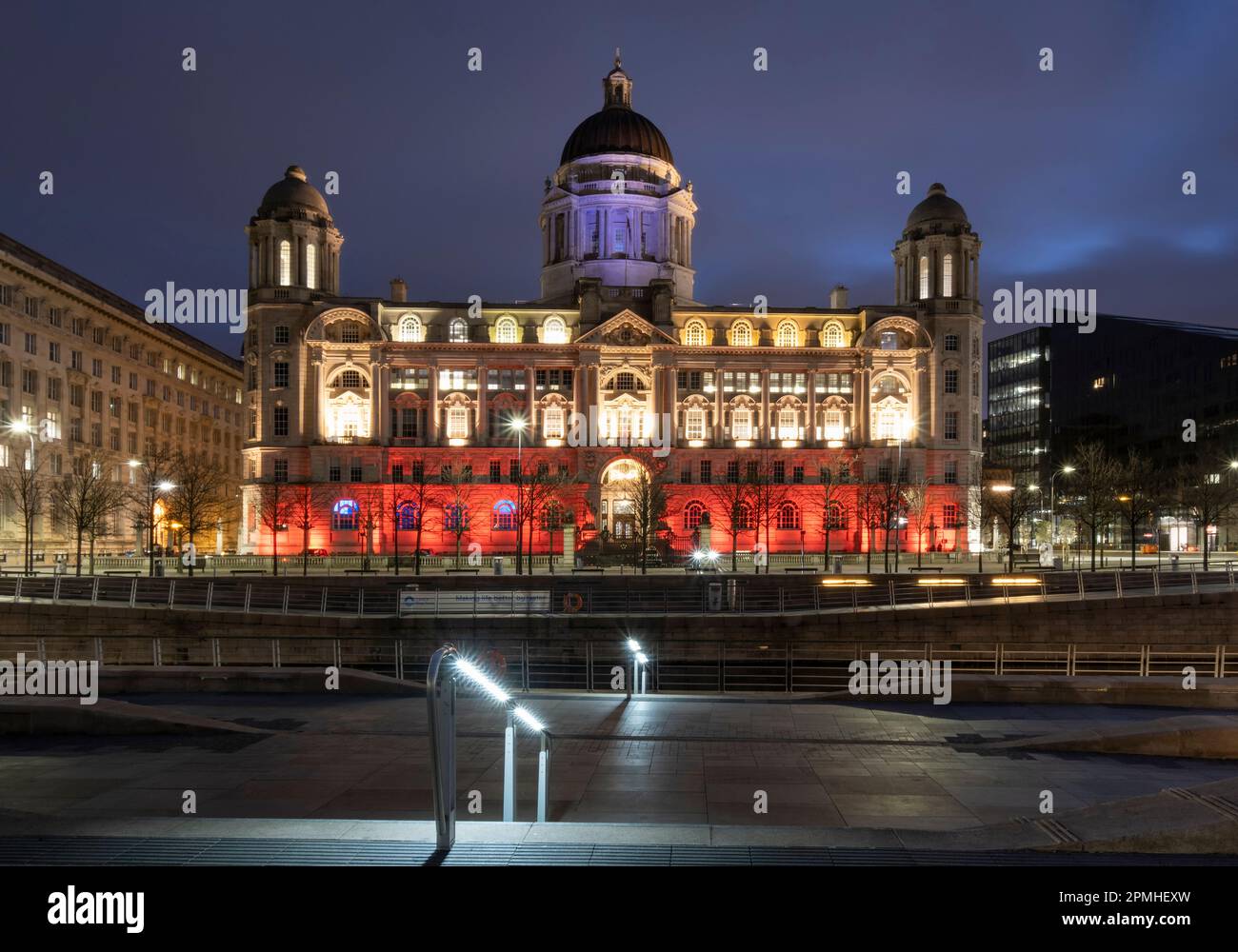 The Port of Liverpool Building at night, Pier Head, Liverpool Waterfront, Liverpool, Merseyside, Inghilterra, Regno Unito, Europa Foto Stock