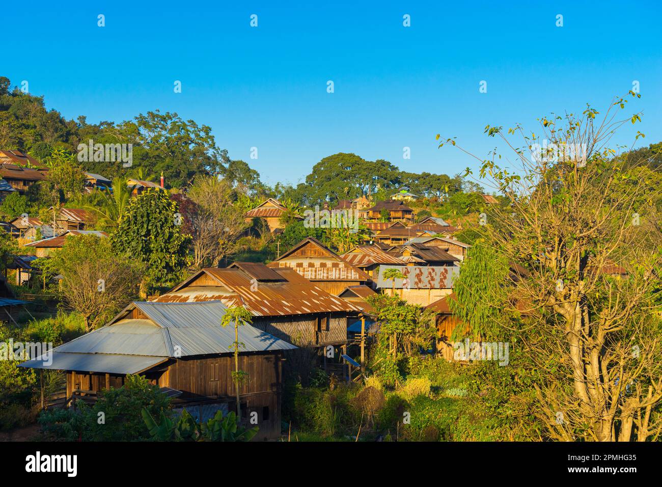 Case in villaggio di montagna vicino Hsipaw, Stato Shan, Myanmar (Birmania), Asia Foto Stock