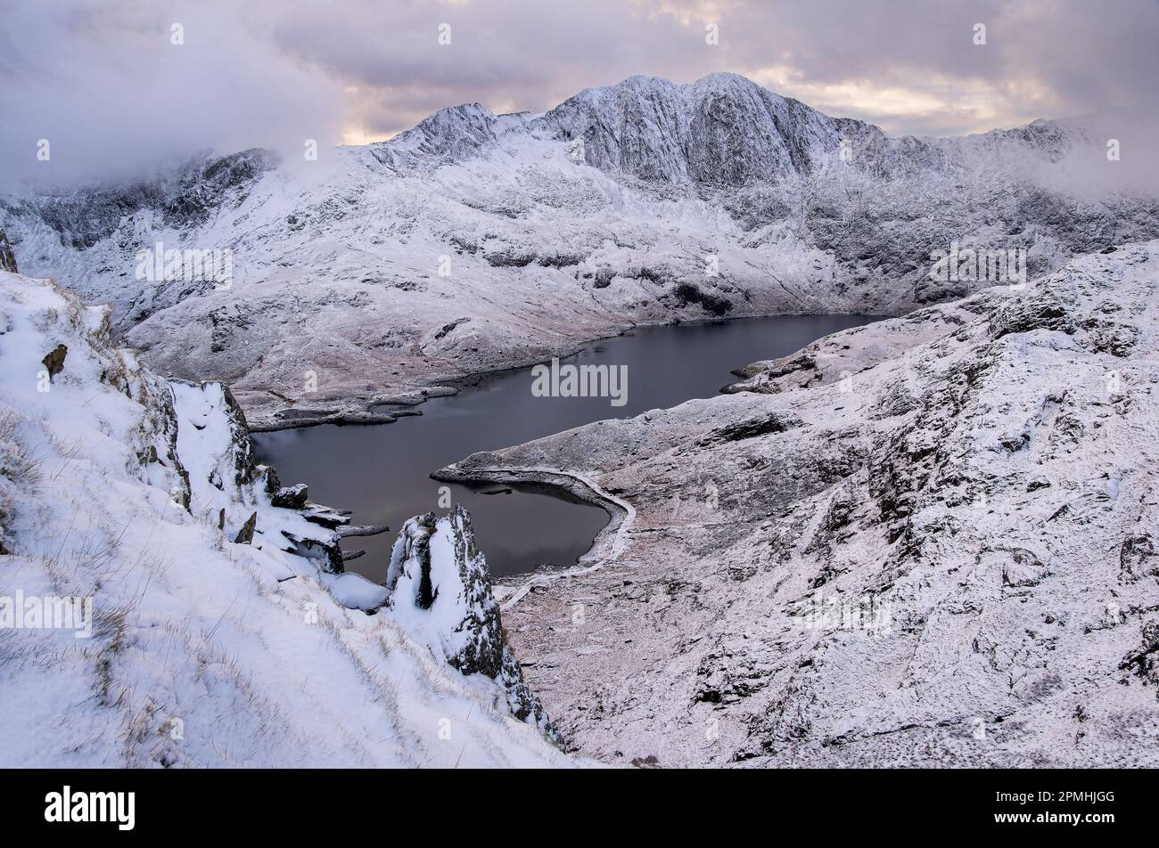 Llyn Llydaw, CWM Dyli e Y Lliwedd in inverno, Snowdon Horseshoe, Eryri, Snowdonia National Park, Galles del Nord, Regno Unito, Europa Foto Stock