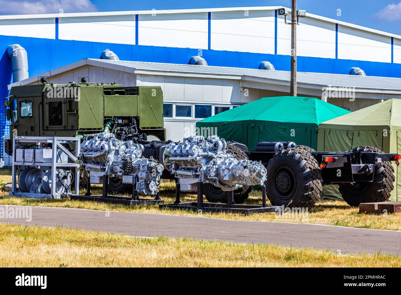 Motori a combustione interna per attrezzature militari dell'esercito russo alla mostra a Zhukovsky Foto Stock