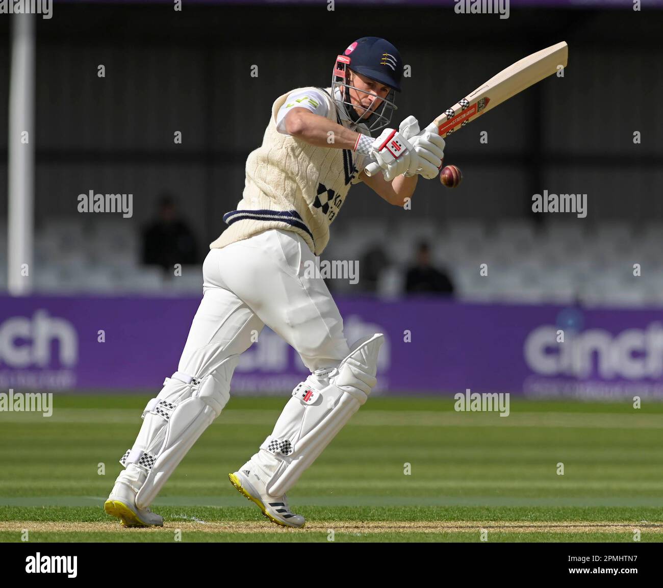 NORTHAMPTON, INGHILTERRA - Aprile 13:JOHN SIMPSON in azione durante il giorno uno della partita LV= Insurance County Championship tra Northamptonshire e Middlesex Giovedì 13 Aprile presso il County Ground di Northampton, Inghilterra. Foto Stock