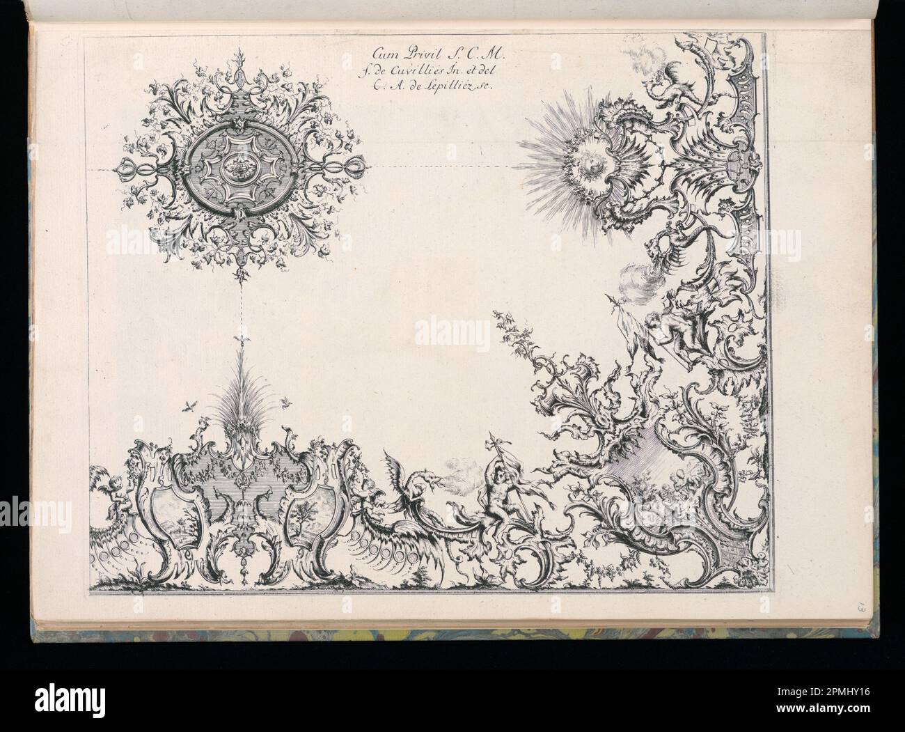 Stampa rilegata, disegno per ornamento da soffitto; progettato da Francois de Cuvilliés il Vecchio (Belgio, Germania attiva, 1695 - 1768); Print Maker: Carl Albert von Lespinliez (tedesco, 1723 - 1796); Germania; incisione su carta bianca; 28 x 39,9 cm (11 x 15 11/16 pollici) Platemark: 26,2 x 32,2 cm (10 5/16 x 12 11/16 pollici) Foto Stock