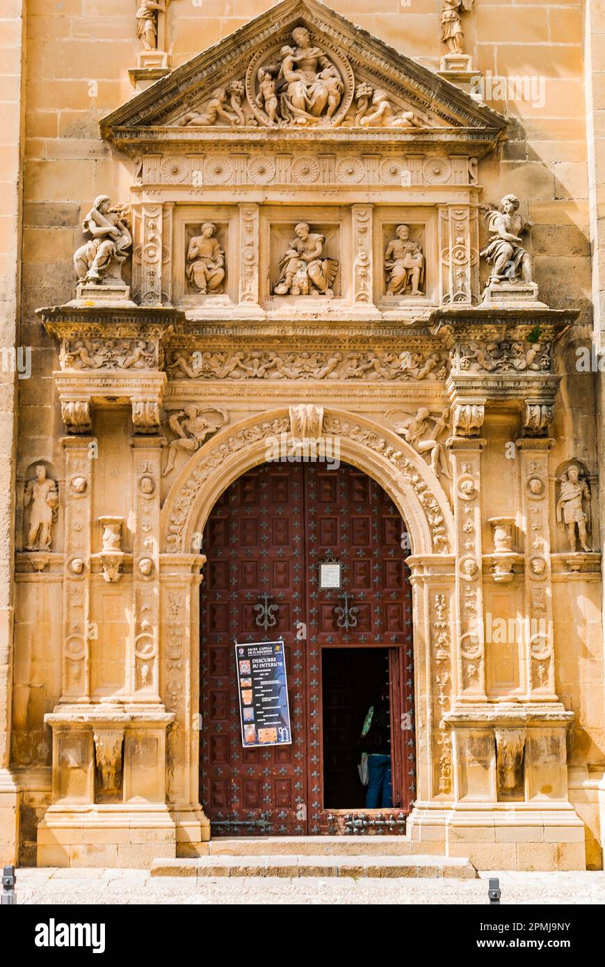 Dettaglio portale laterale. Santa Cappella del Salvatore - Sacra Capilla del Salvador. Francisco de los Cobos, segretario di Carlo V, fece costruire questa cappella come ciao Foto Stock