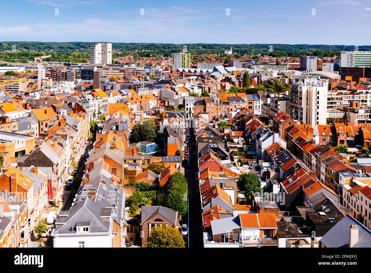 Veduta aerea di Leuven. Evidenziando il Wiptoren de Toewip, ultima torre di scatto nel Brabante Fiammingo. Un silhoutte distintivo e familiare contro il Foto Stock