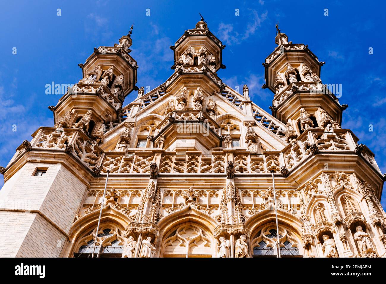 Dettaglio. Il municipio di Leuven, Brabante Fiammingo, è un edificio storico sulla piazza principale di Grote Markt. Costruito in stile tardo gotico Brabantino Foto Stock