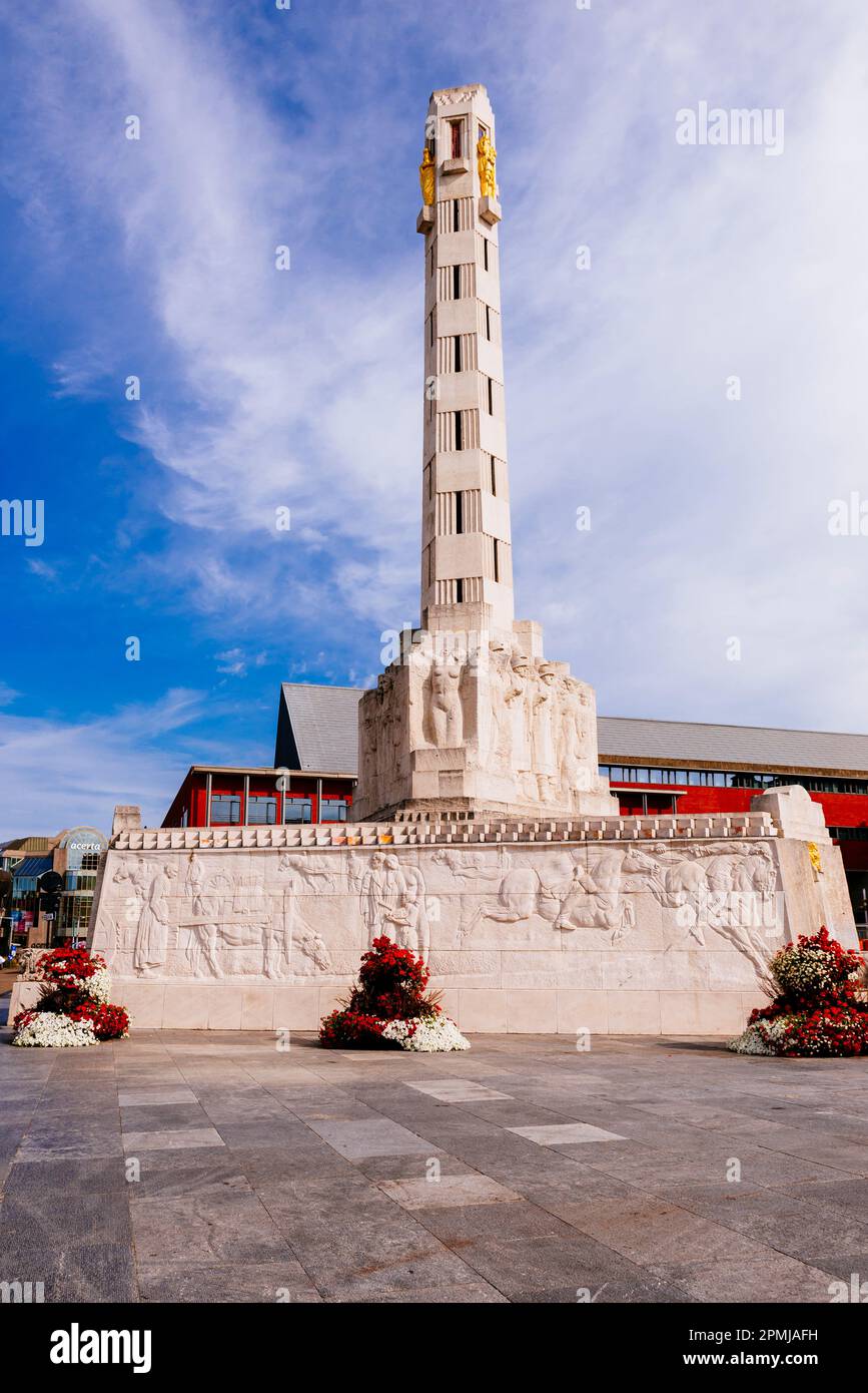 Vredesmonument. Obelisco eretto in memoria delle vittime della guerra della prima guerra mondiale. Leuven, Comunità fiamminga, Regione fiamminga, Belgio, Europa Foto Stock