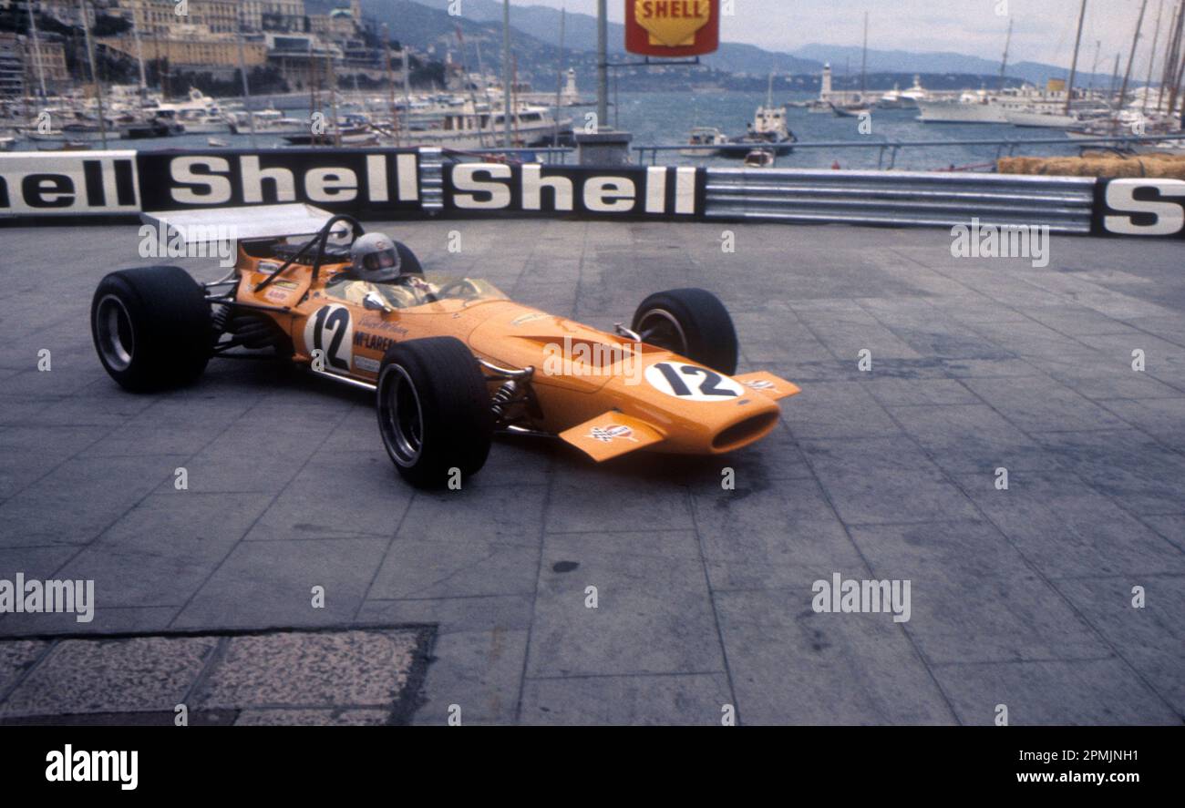 Bruce McLaren al tornante Gazomètre, GP di Monaco, 1970. Si ritirò con danni da sospensione. Questa corsa è stata l'ultima prima del tragico incidente di Goodwood Foto Stock