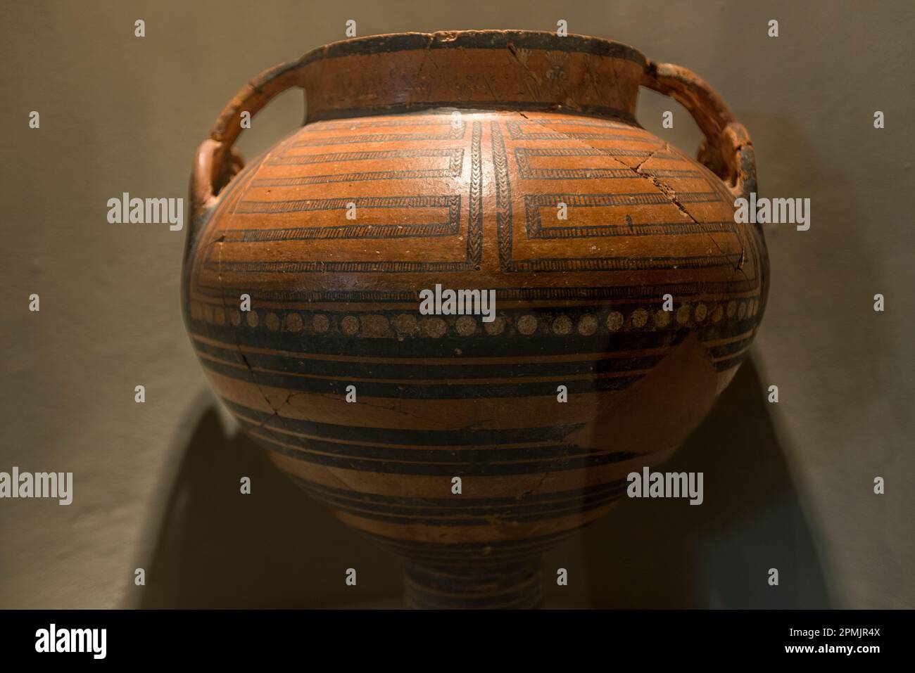 Antichi tesori di scavo nel museo di Polis Chrysochous a Cipro Foto Stock