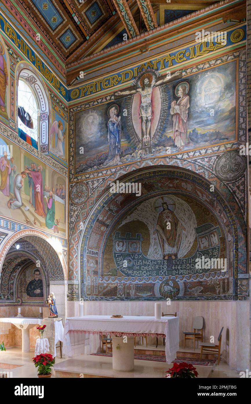Interno di St. Chiesa di Stefano nel Monastero di Beit Jimal, Israele Foto Stock