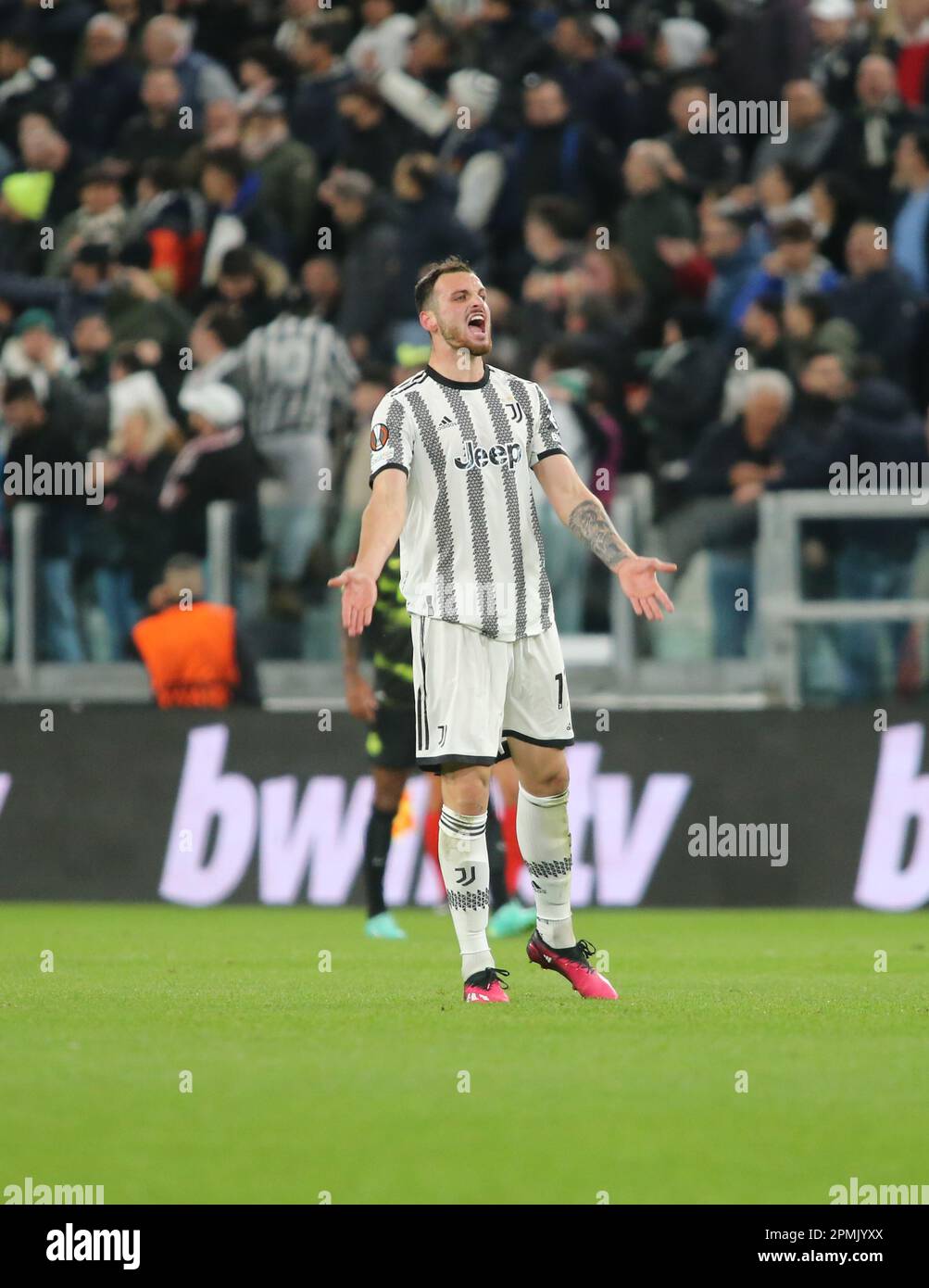 Federico Gatti della Juventus festeggia dopo aver segnato un gol durante la UEFA Europa League, partita di calcio tra Juventus FC e Sporting Cp il 13 aprile 2023 allo Stadio Allianz di Torino. Foto Nderim Kaceli Foto Stock