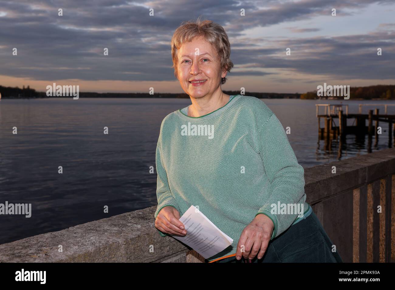 Berlino, Germania. 13th Apr, 2023. Scrittore Ulrike Draesner in una sessione fotografica prima della lettura dei candidati nella categoria fiction al Literarisches Colloquium Berlin e.V. il 27 aprile 2023, verrà assegnato il Premio Leipzig Book Fair 2023. Credit: Gerald Matzka/dpa/Alamy Live News Foto Stock