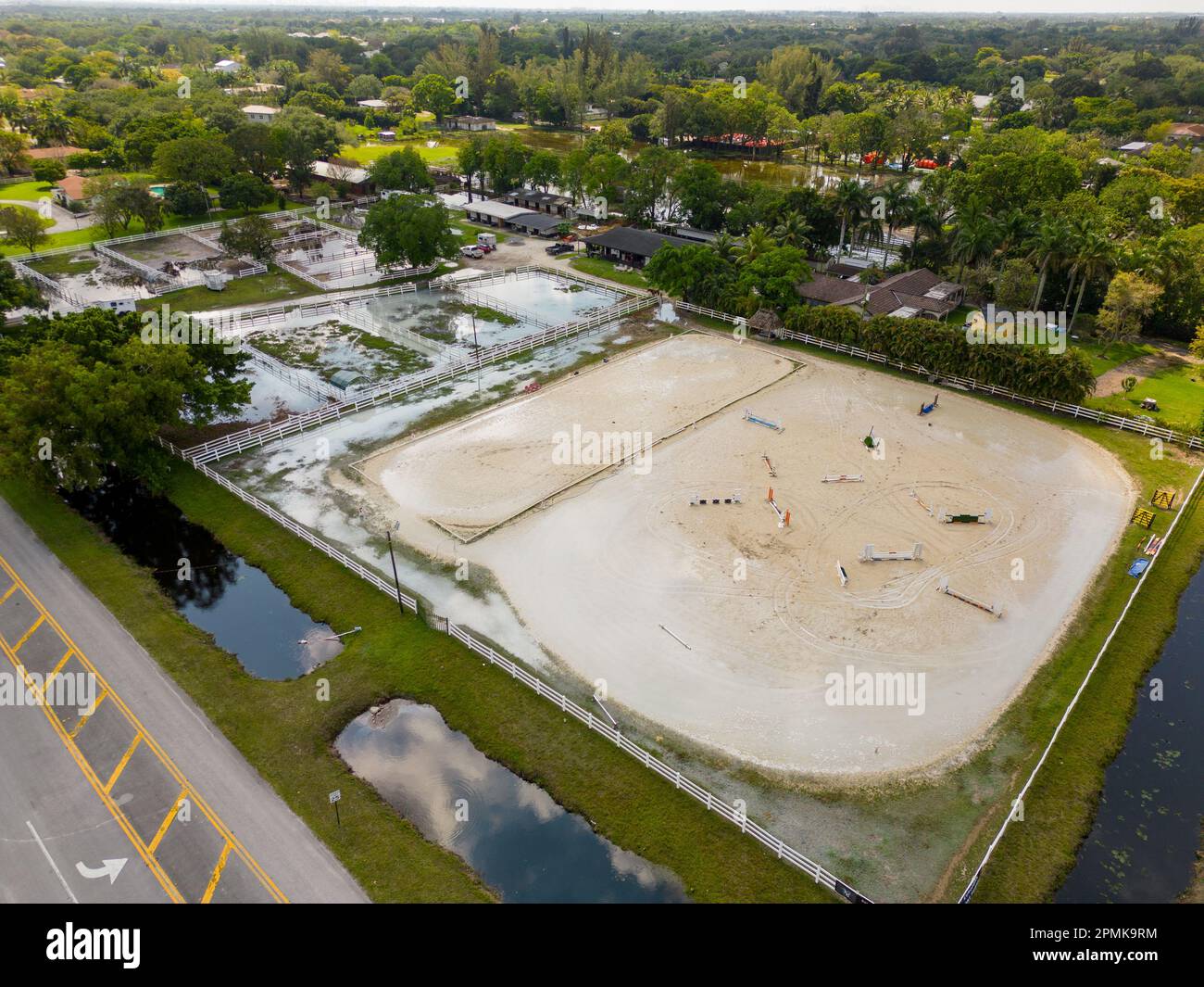 Southwest Ranches, FL, USA - Foto aerea di un ranch equestre allagato dalle pesanti tempeste di pioggia di Soth Florida Foto Stock