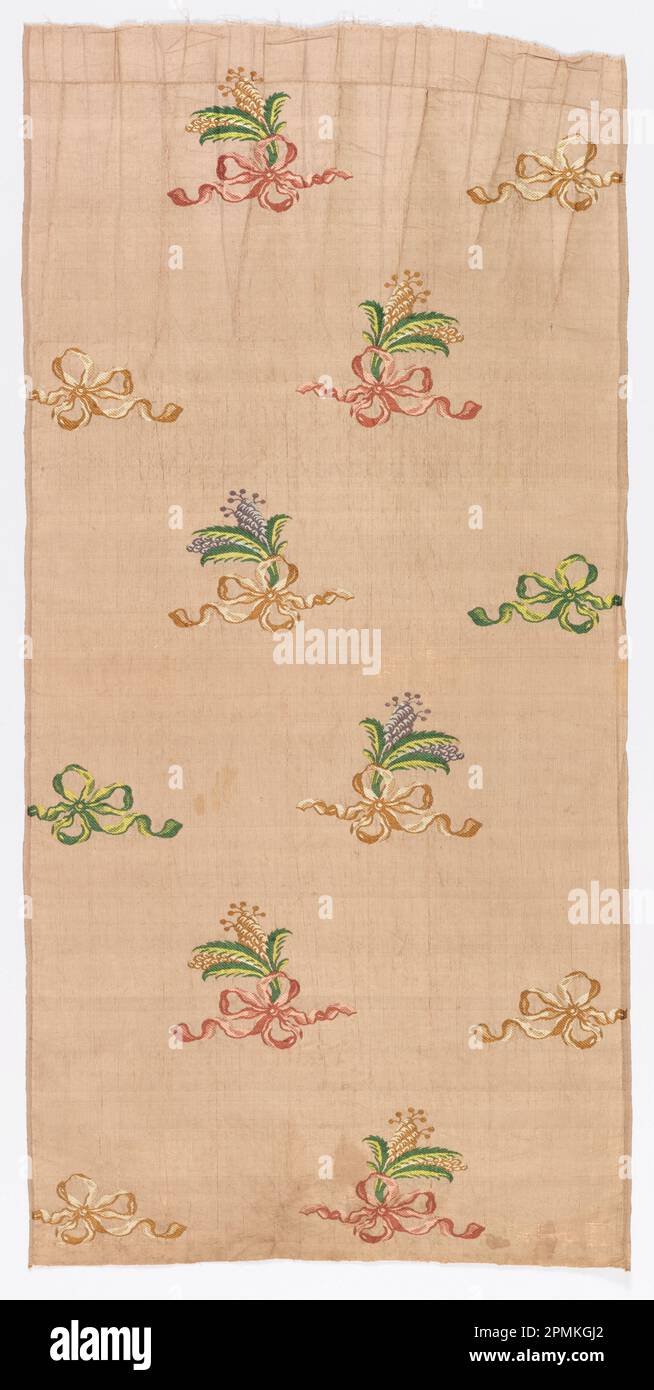Tessile (Inghilterra); seta; ordito x trama (a): 107 x 53 cm (42 1/8 x 20 7/8 pollici) Ordito x trama (b): 105,5 x 53 cm (41 9/16 x 20 7/8 pollici) Ripetere H: 36 cm (14 3/16 poll.) Foto Stock Tessile (Inghilterra); seta; ordito x trama (a): 107 x 53 cm (42 1/8 x 20 7/8 pollici) Ordito x trama (b): 105,5 x 53 cm (41 9/16 x 20 7/8 pollici) Ripetere H: 36 cm (14 3/16 poll.) Foto Stock