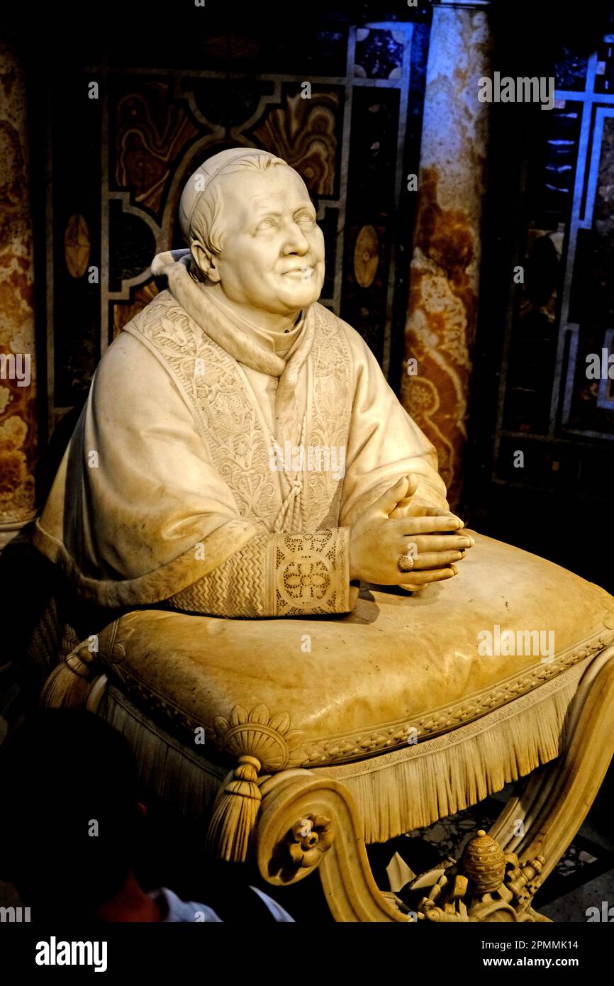 Statua di Papa Pio IX nella Basilica di Santa Maria maggiore a Roma Foto Stock