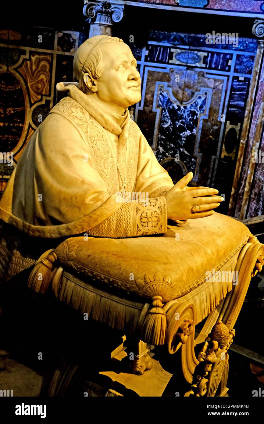 Statua di Papa Pio IX nella Basilica di Santa Maria maggiore a Roma Foto Stock