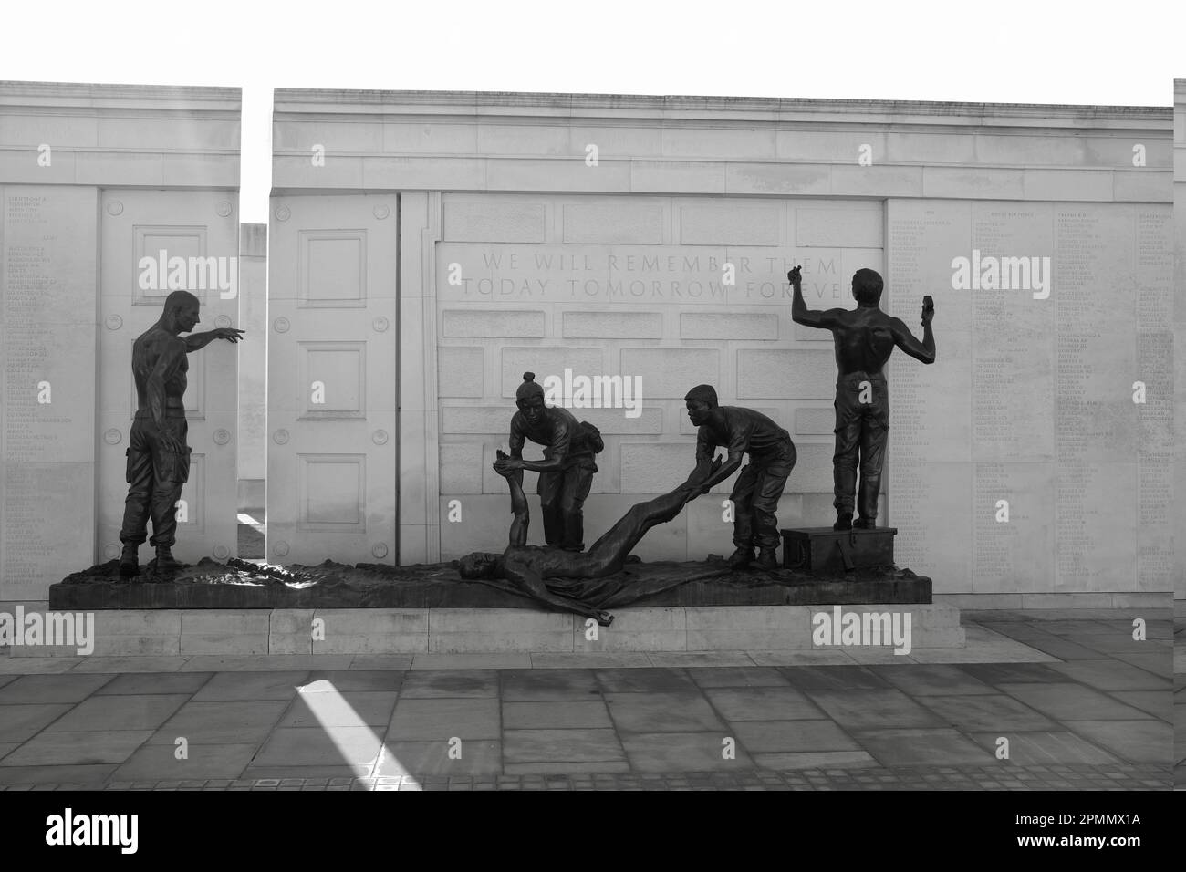 Il National Arboretum Alrewas Staffordshire un centro per la memoria nazionale e collocazioni di memoriali e sculture di unità, navi. Foto Stock