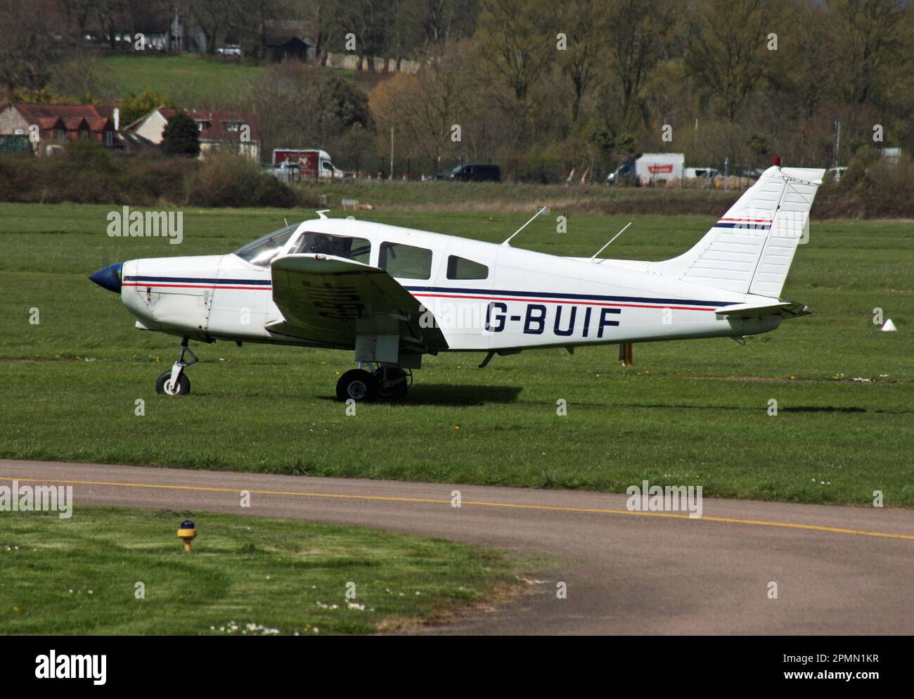 Un Piper PA-28-161 Warrior II Cherokee all'Aeroporto di Brighton City Shoreham UK Foto Stock