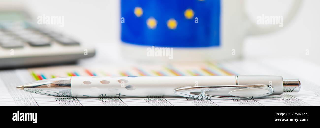 finanza, economia aziendale con grafico e dati Foto Stock