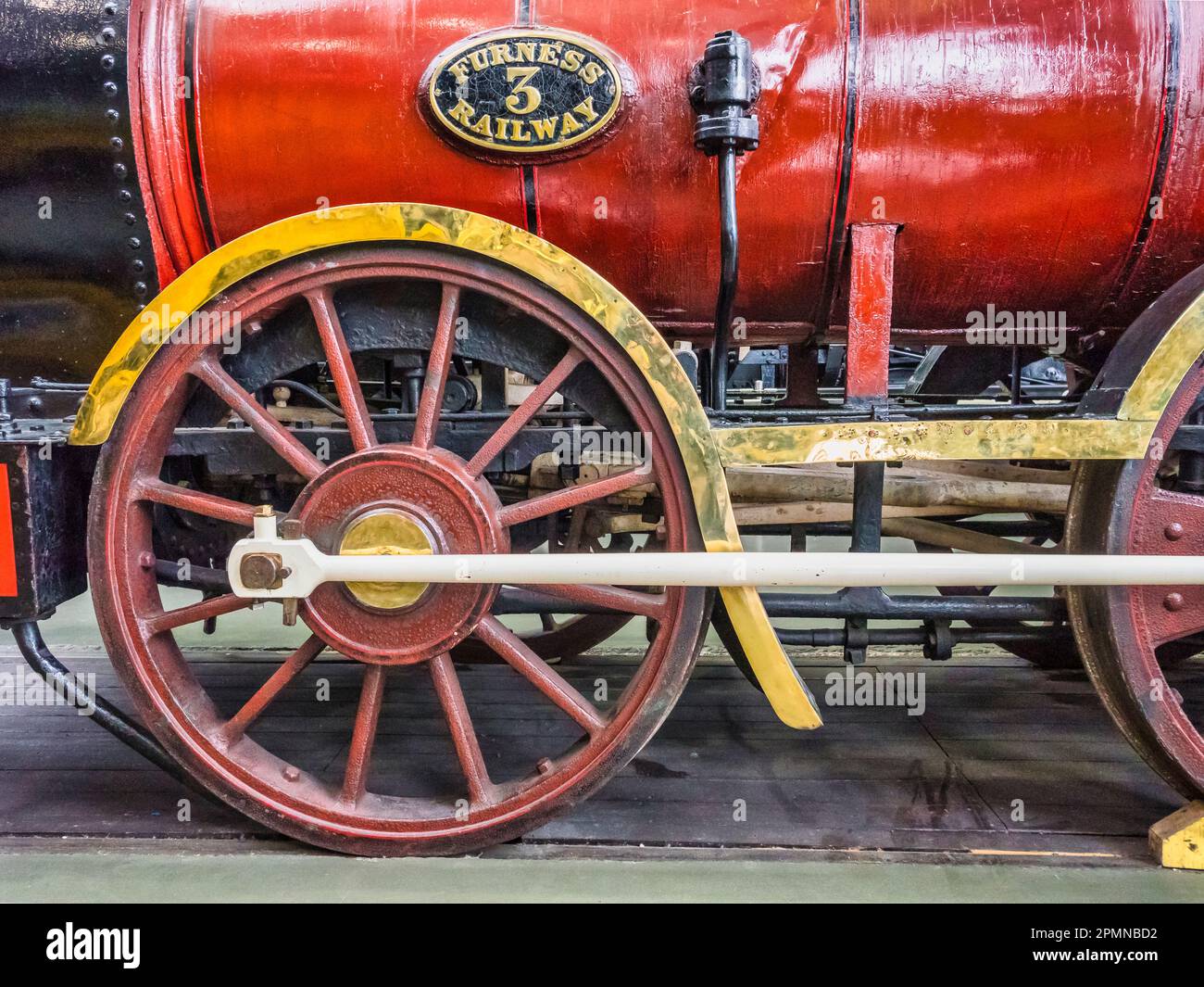Immagine generale all'interno del National Railway Museum di York visto qui con la locomotiva Furness Railways Copper Knob Foto Stock