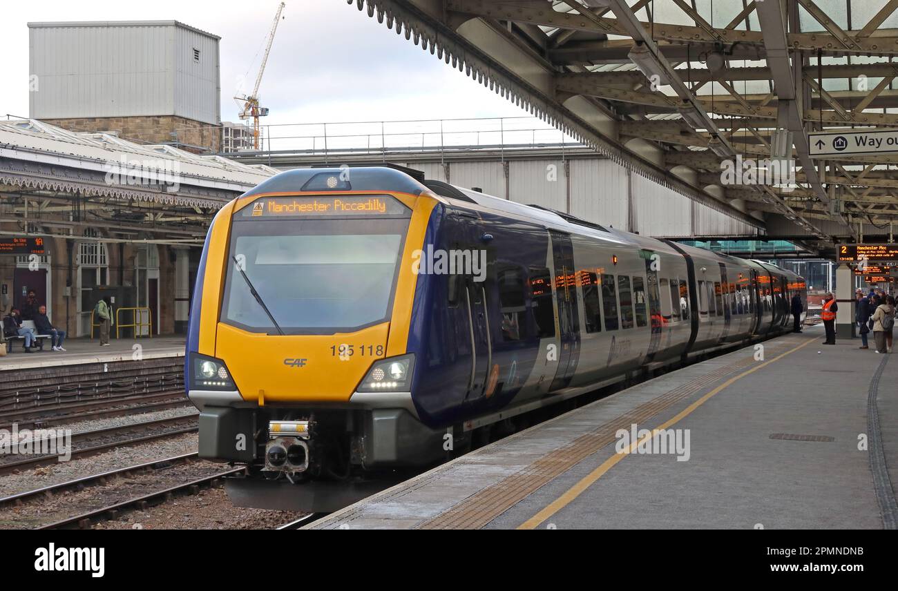 Stazione ferroviaria di Sheffield e DMU settentrionale 195118, Sheffield St, Sheffield City Centre, Sheffield , South Yorkshire, INGHILTERRA, REGNO UNITO, S1 2BP Foto Stock