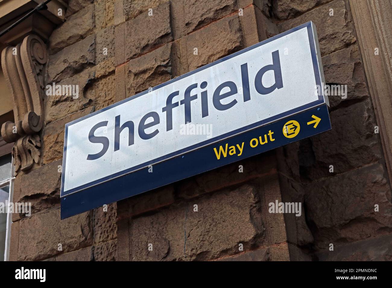 Stazione ferroviaria di Sheffield, binario, uscita, Sheffield St, centro città di Sheffield, Sheffield , South Yorkshire, Inghilterra, Regno Unito, S1 2BP Foto Stock