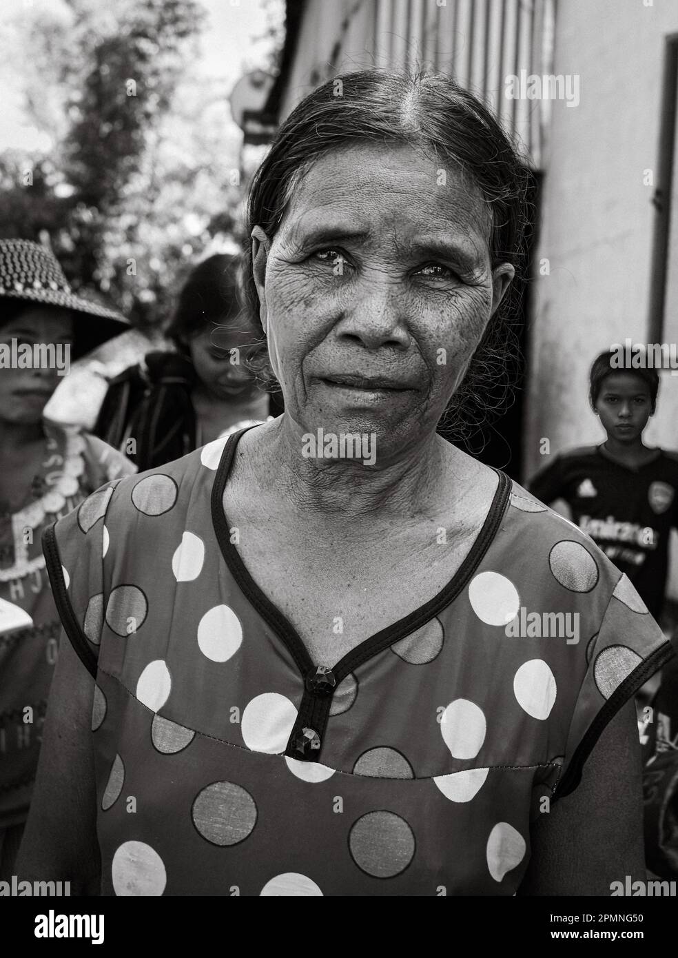Una donna anziana della minoranza etnica Jerai negli altopiani centrali del Vietnam nella provincia di Gia Lai. Foto Stock