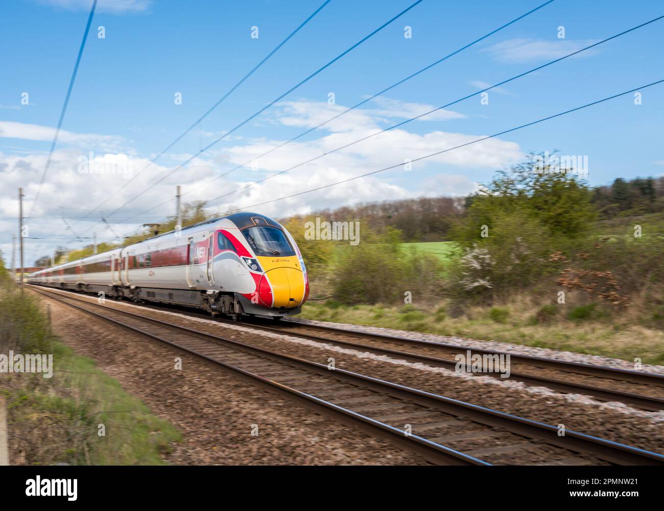 Il nuovo LNER Azuma treno elettrico operante sulla costa est Mainline, Inghilterra, Regno Unito. Foto Stock