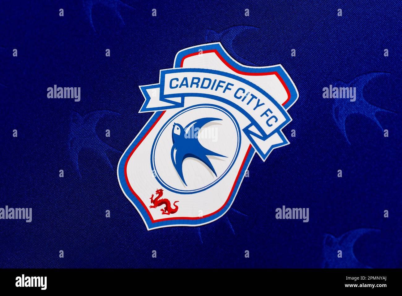 Primo piano del badge della squadra di calcio della città di Cardiff Foto Stock