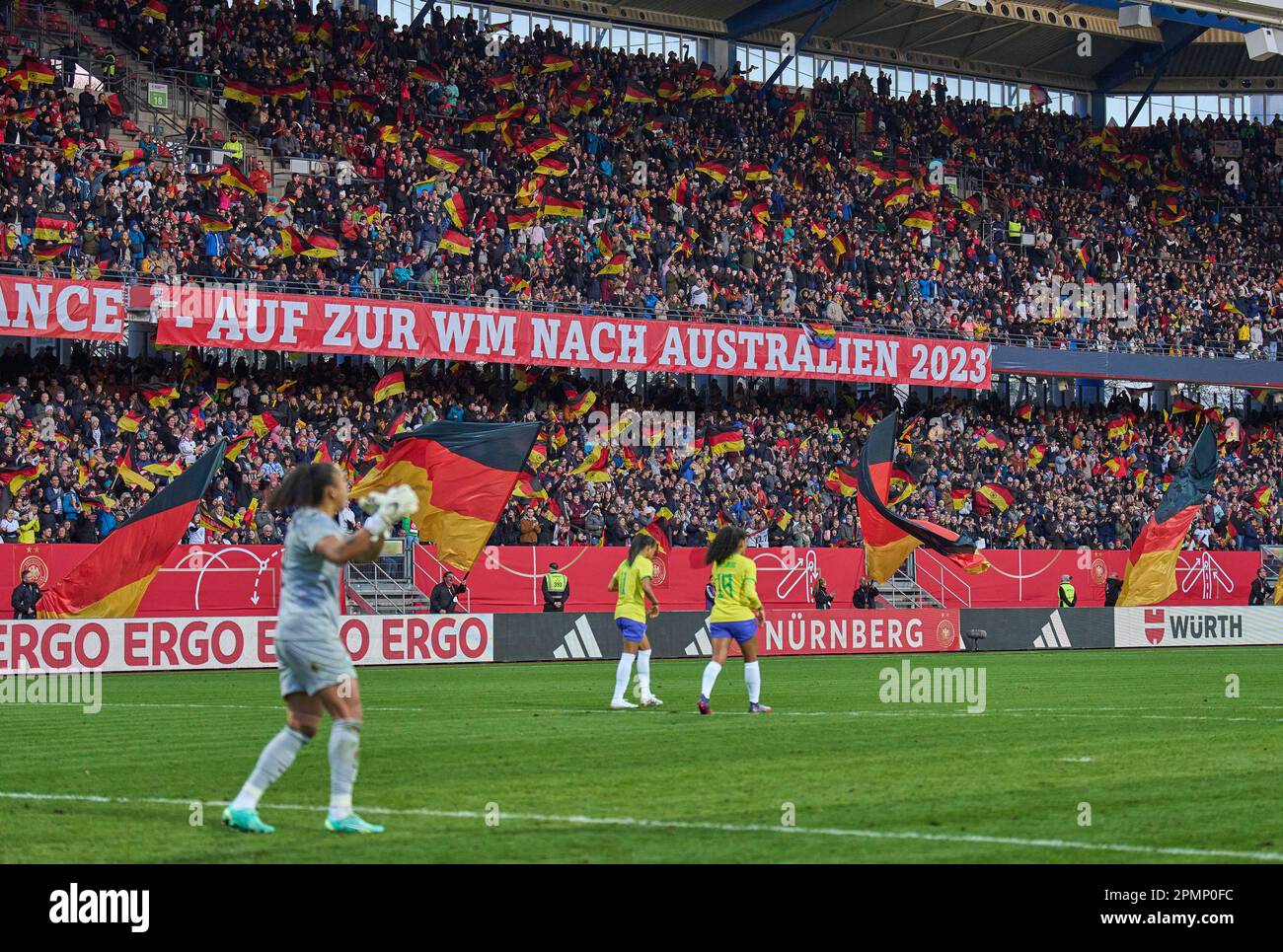 DFB tifosi nel amichevole DFB donne partita GERMANIA - BRASILE 1-2 preparazione per WM World Championships 2023 in Australia, Nuova Zelanda, Stagione 2022/2023, il 11 aprile 2023 a Norimberga, Nürnberg, Germania. © Peter Schatz / Alamy Live News Foto Stock