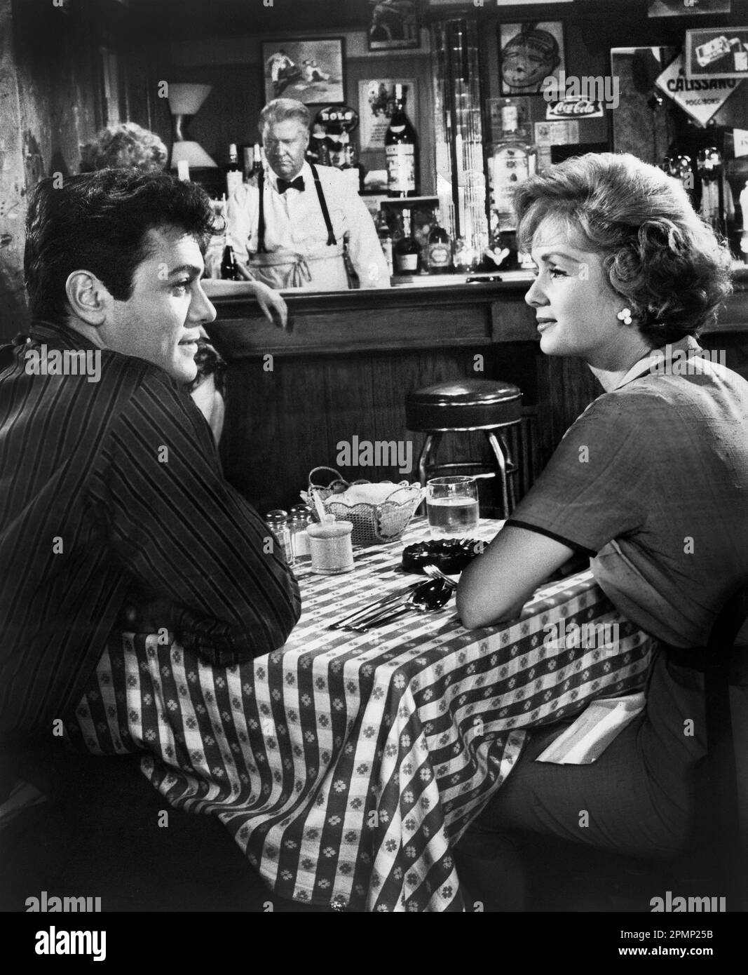 Tony Curtis, Debbie Reynolds, on-set of the Film, 'The Rat Race', Paramount Pictures, 1960 Foto Stock