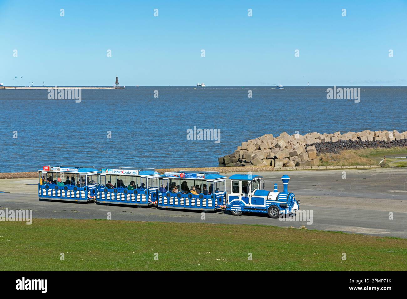 Marcatrice Kugelbake, Baia di Grimmershörn, treno sulla spiaggia Jan Cux, Cuxhaven, bassa Sassonia, Germania Foto Stock