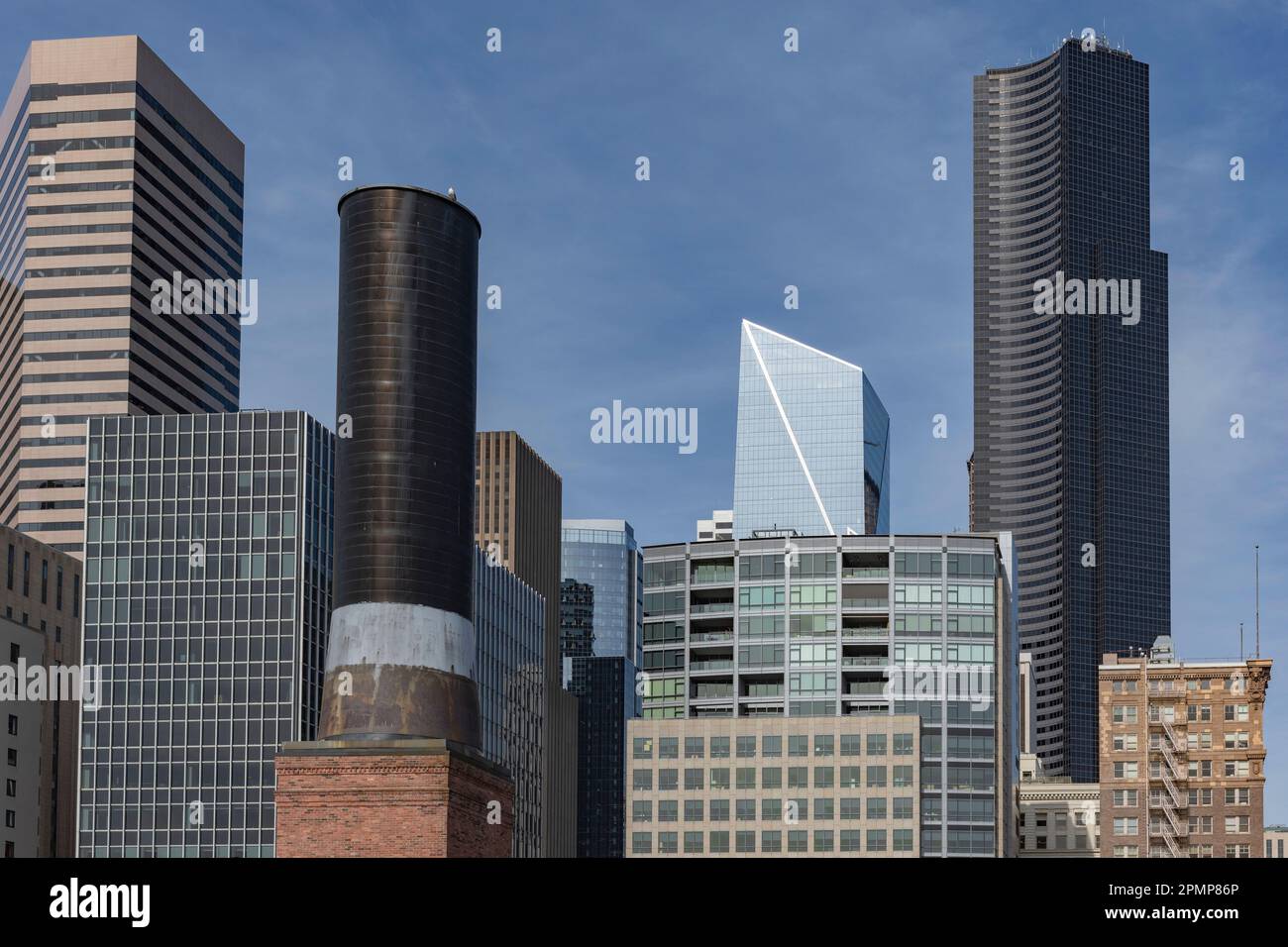 Edifici che creano lo skyline di Downtown Seattle, Washington, (da R a L) Columbia Tower, F-5 Tower e Docusign Tower con la vecchia Seattle Electric... Foto Stock
